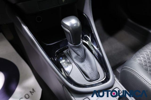 TOYOTA Yaris 1.5 HYBRID 5 PORTE LOUNGE FARI LED TETTO PANORAMA