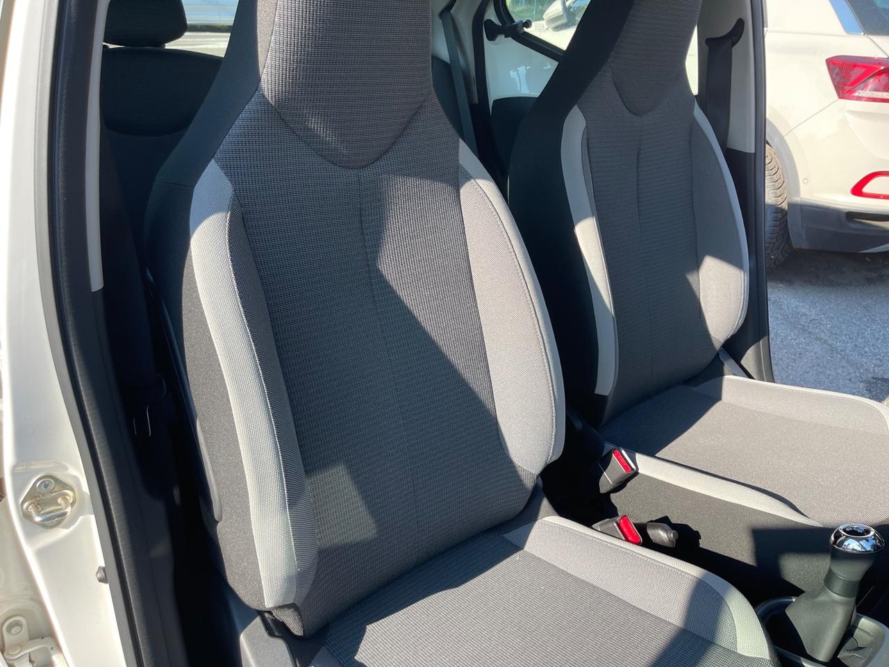 Toyota Aygo Connect 1.0 VVT-i 72 CV 5 porte x-clusiv