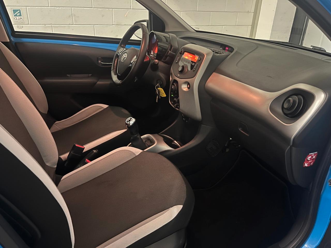 Toyota Aygo 1.0 VVT-i 69 CV 5 porte x-cool TSS