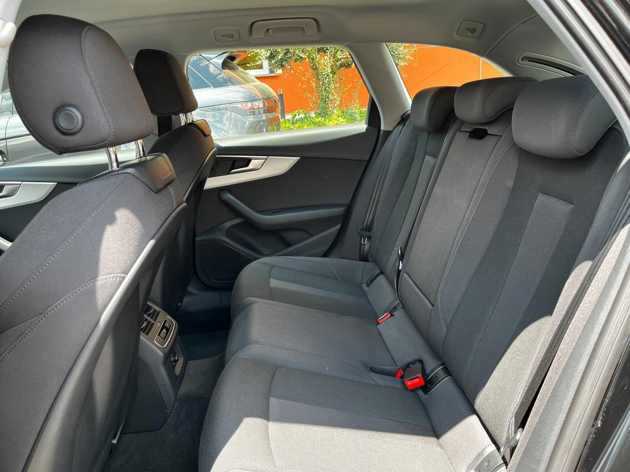 Audi A4 40 TDI S tronic S line edition
