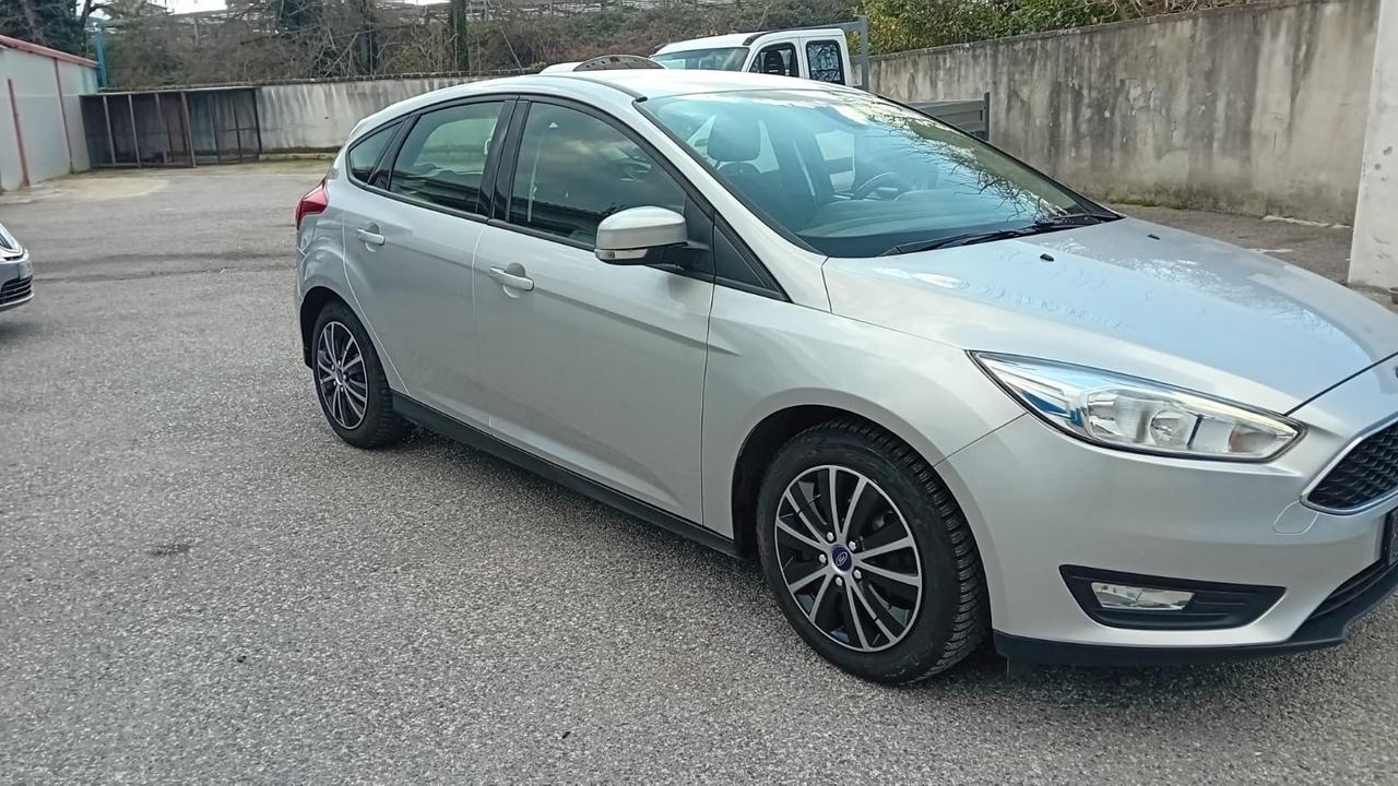 Ford focus 5P-1.6 gpl - km 86000-2015