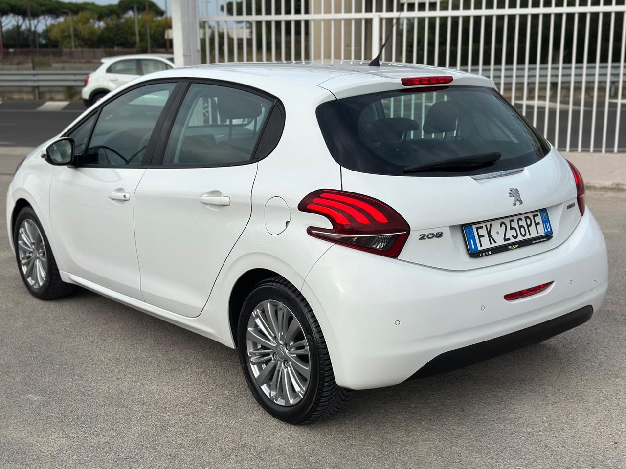 Peugeot 208 2017 1.2 benzina 82 CV Active PARI AL NUOVO