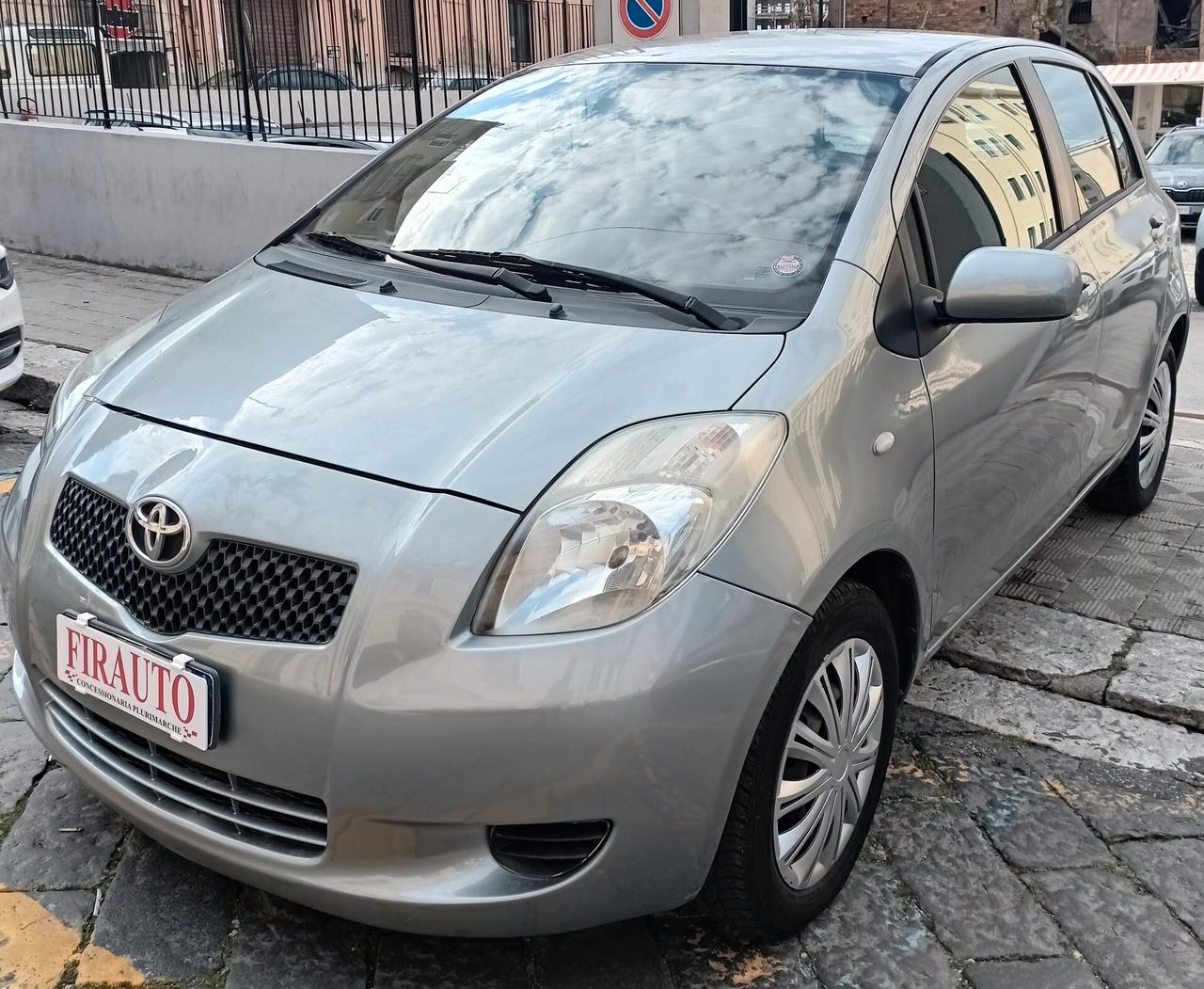 Toyota Yaris 1.0 5 porte