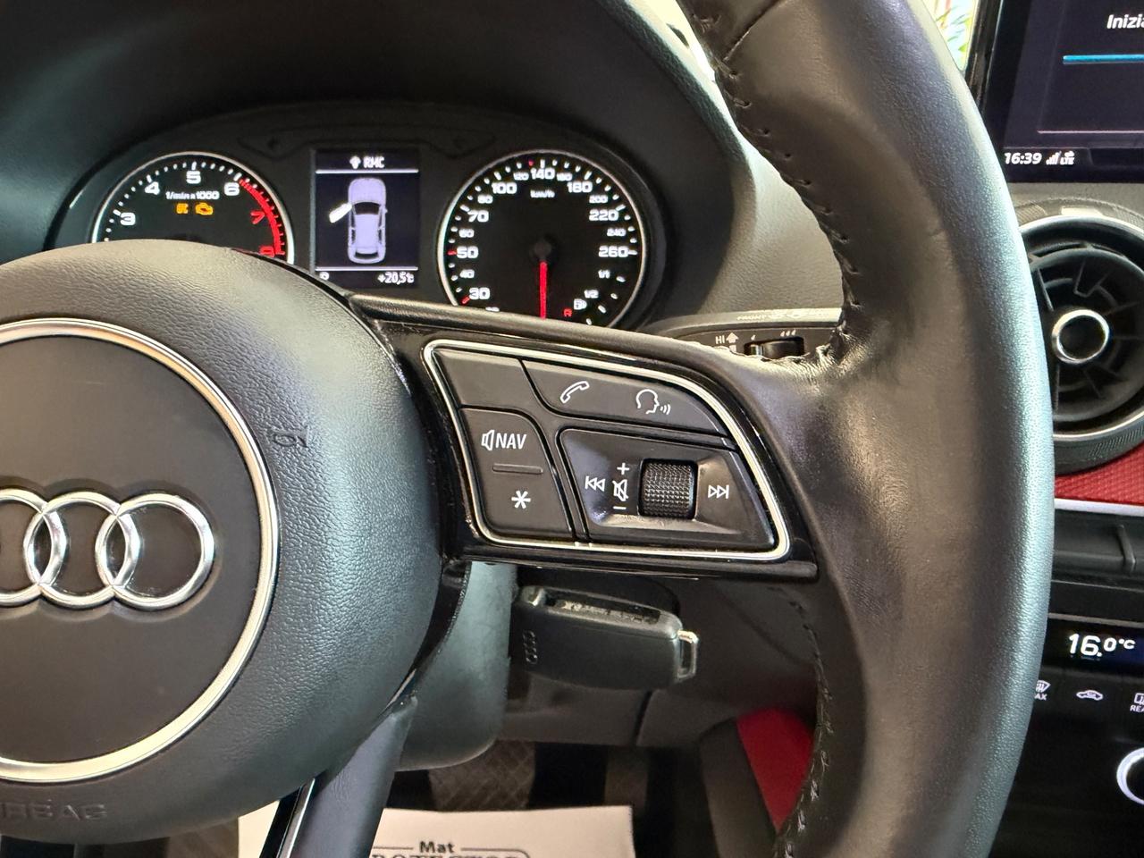 Audi Q2 30 TFSI Business Design Gancio Traino