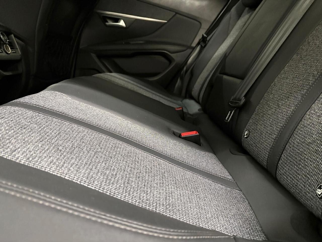 Peugeot 3008 ALLURE BlueHDi 130 EAT8 SPOTICAR