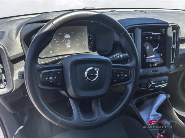 VOLVO XC40 T2 Momentum Core