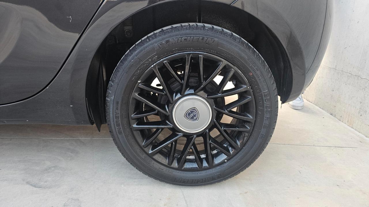 Lancia Ypsilon 0.9 TwinAir 85 CV 5 porte S&S DFN Platinum