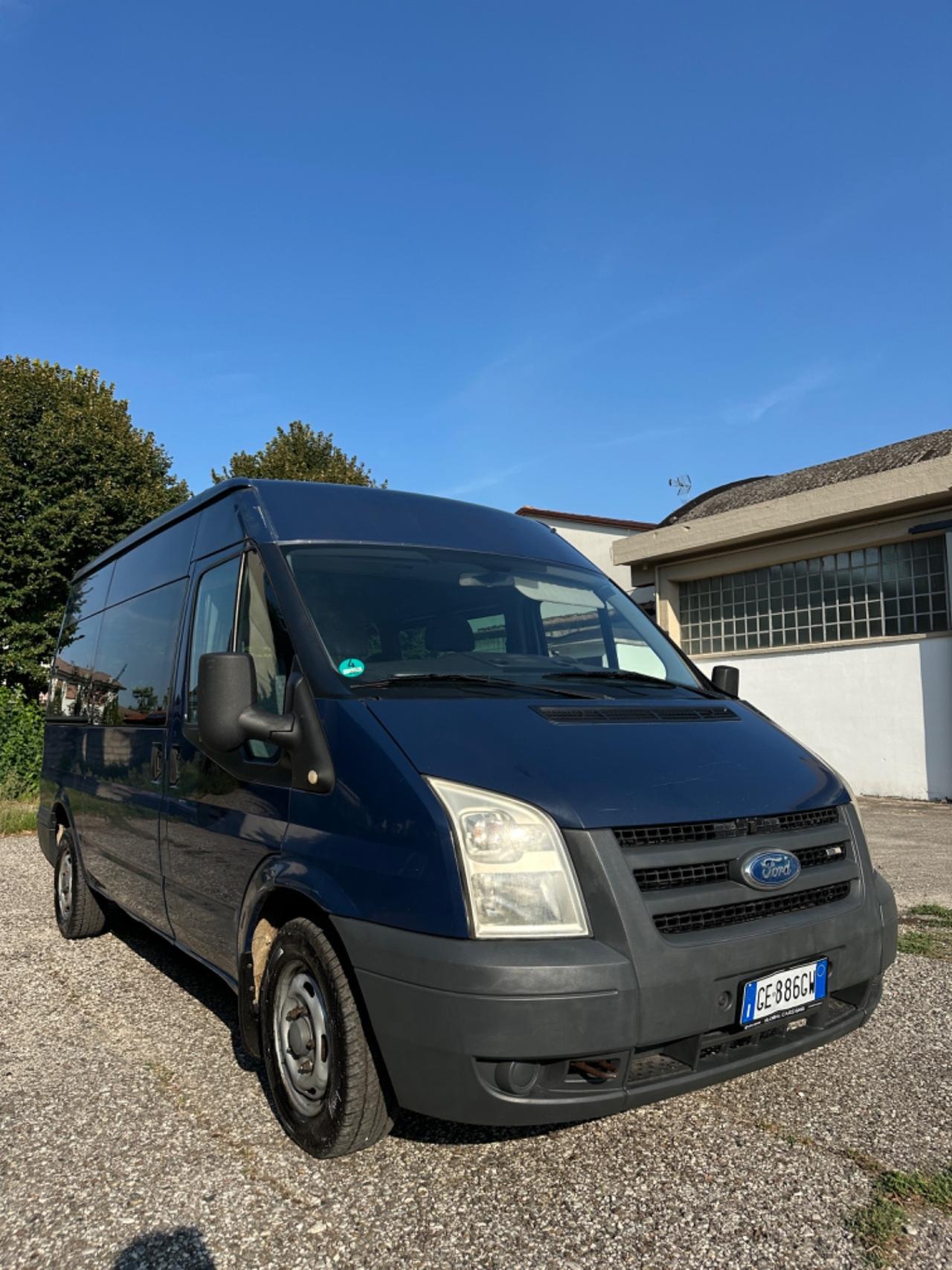 Ford Transit 9 posti