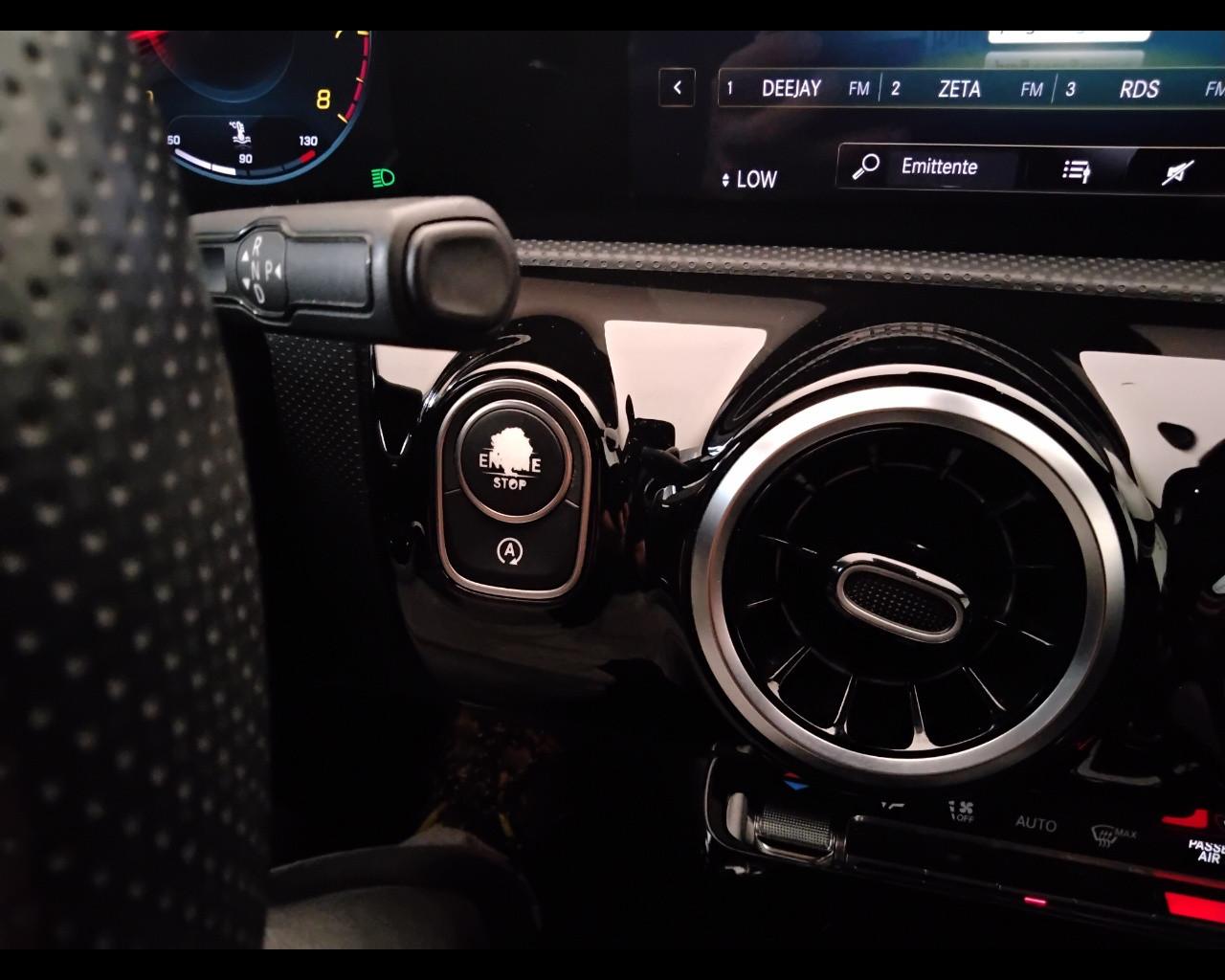 Mercedes-Benz Classe A - W177 2018 - A 200 Premium auto