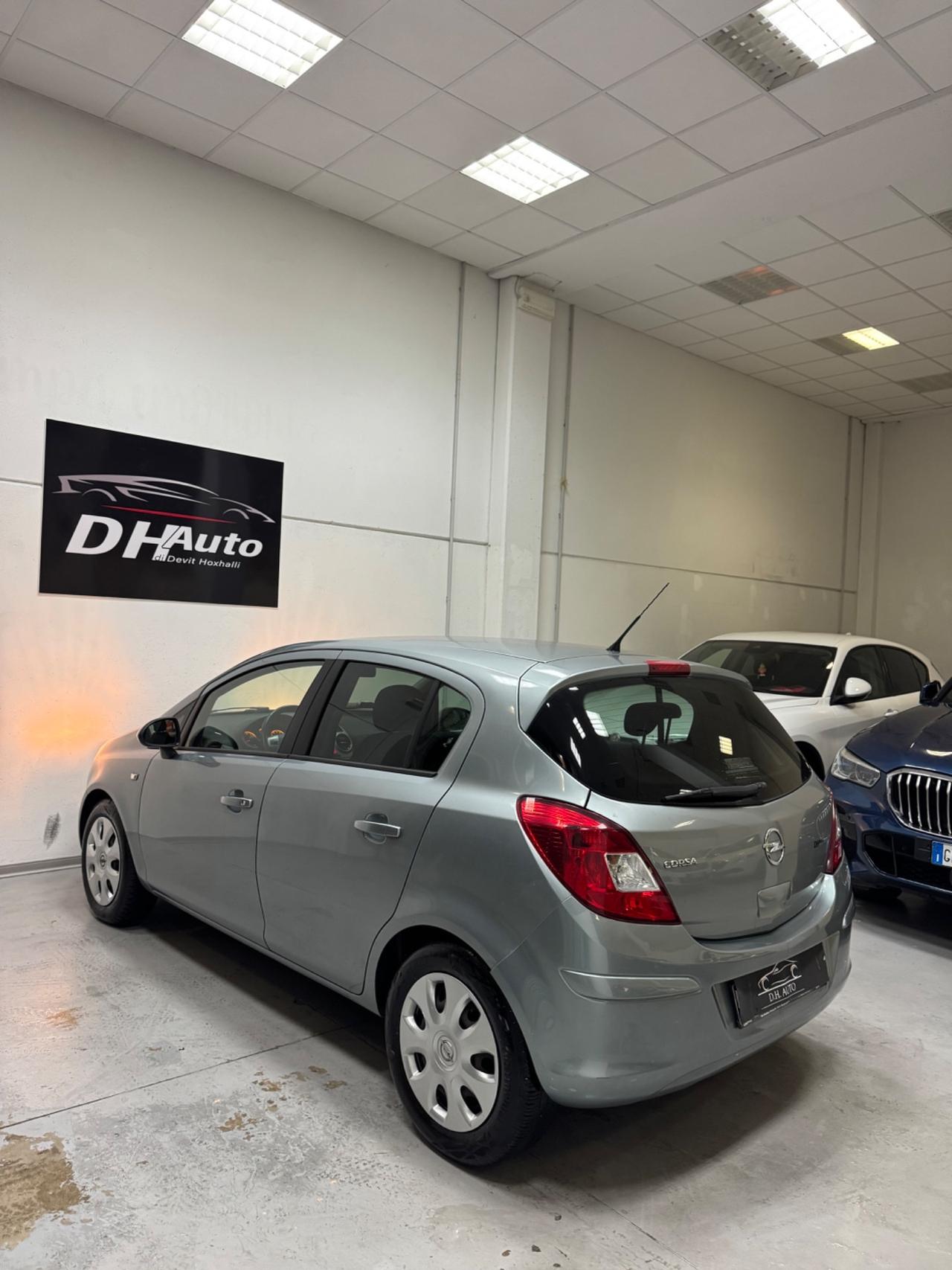 Opel Corsa 1.2 5 porte Cosmo