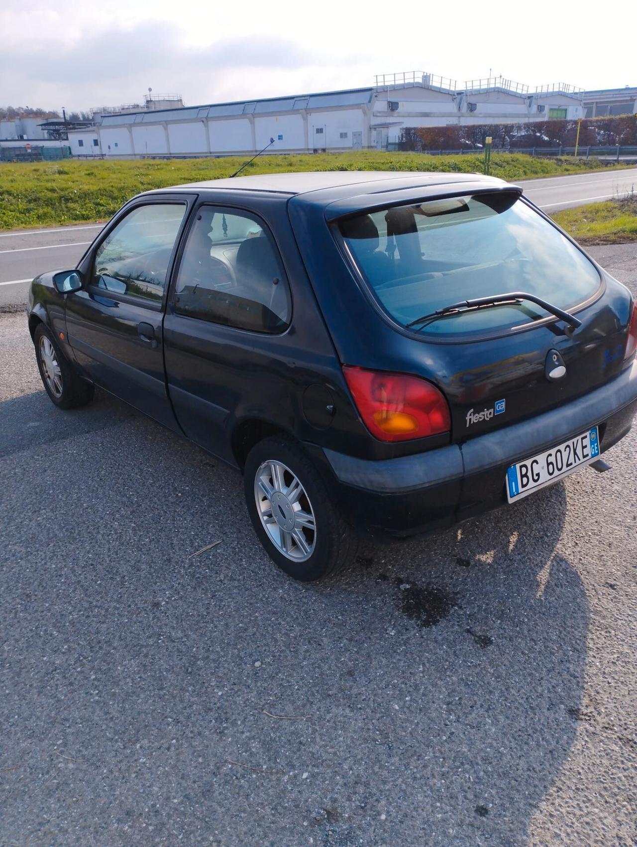 Ford Fiesta 1.2i 16V cat 3 porte Ghia
