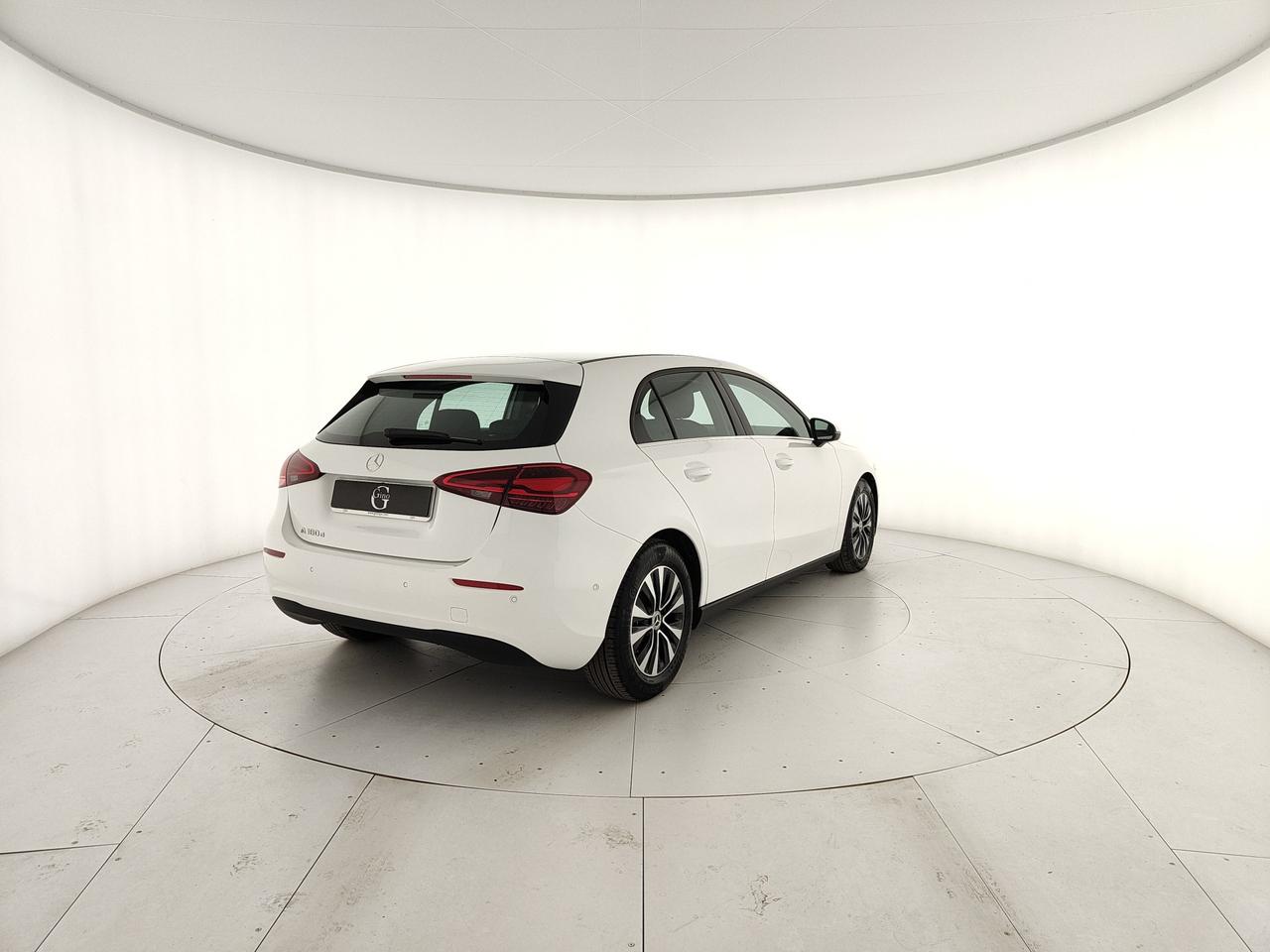 Mercedes-Benz A 180 d Advanced auto