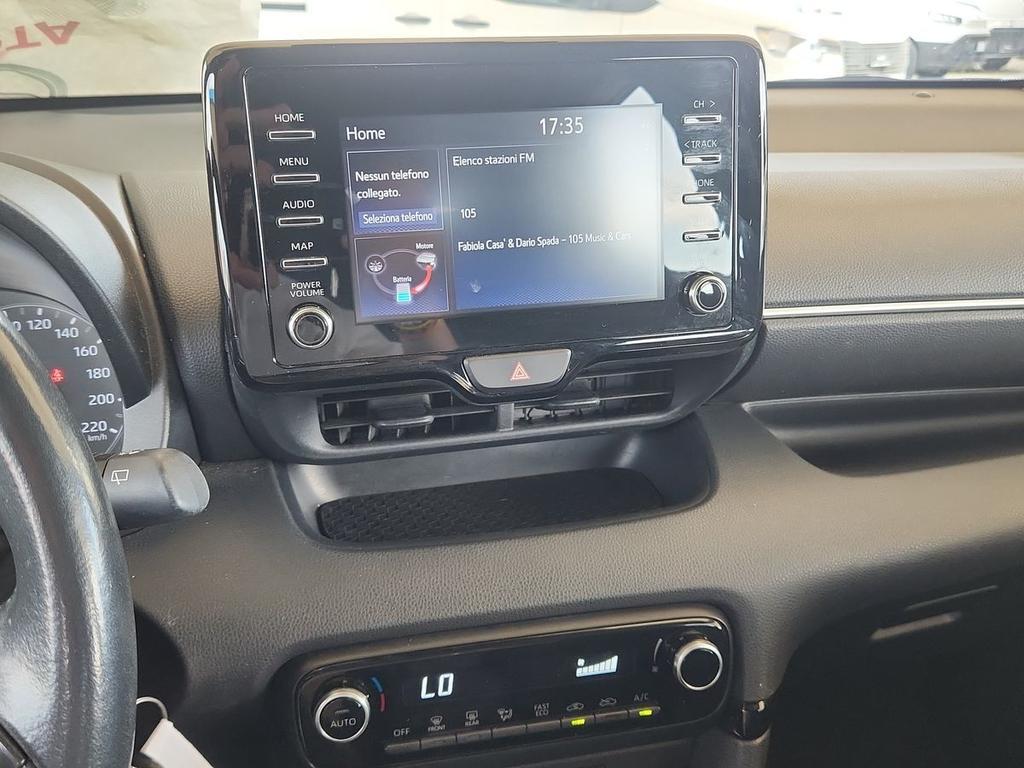 Toyota Yaris 1.5 hybrid Business