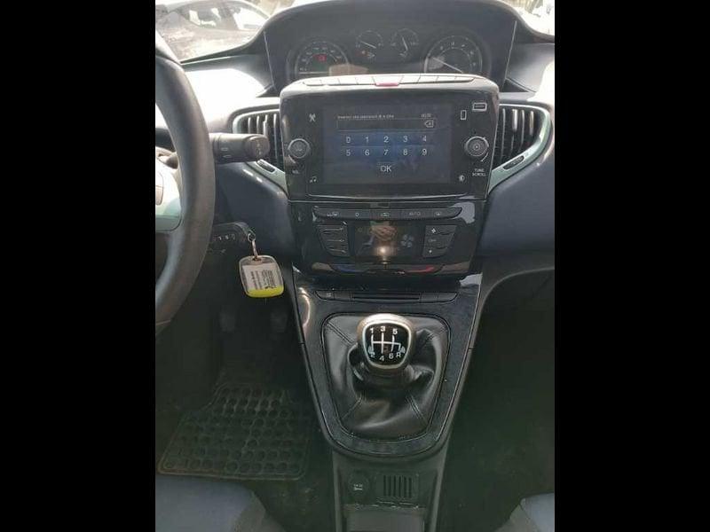Lancia Ypsilon New 5 porte My24 1.0 Firefly 70 CvStart&Stop Hybrid Oro