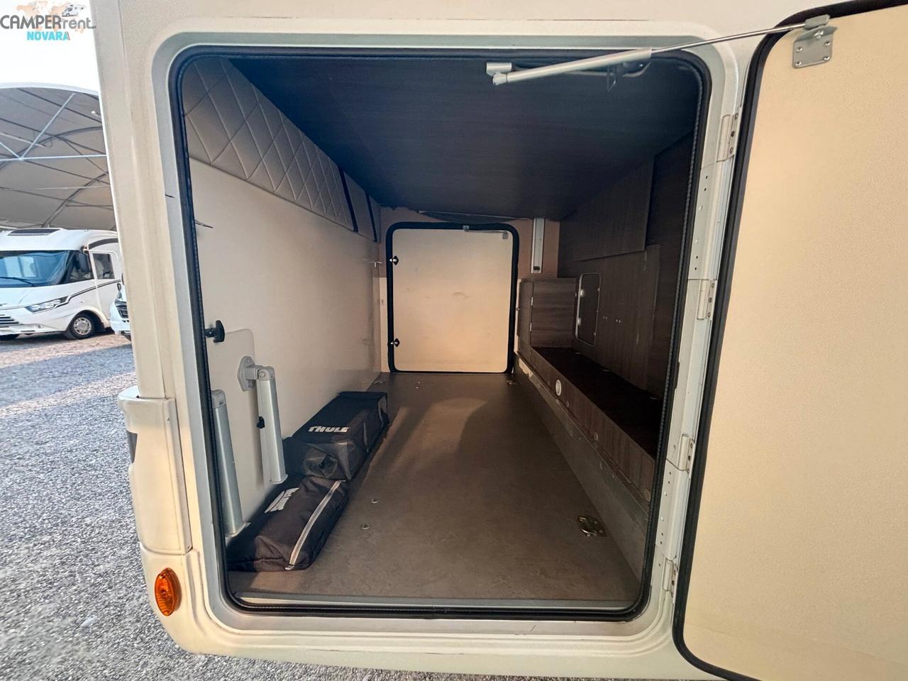 MCLOUIS MC4 860G - Semintegrale con letto matrimoniale in coda e letto basculante