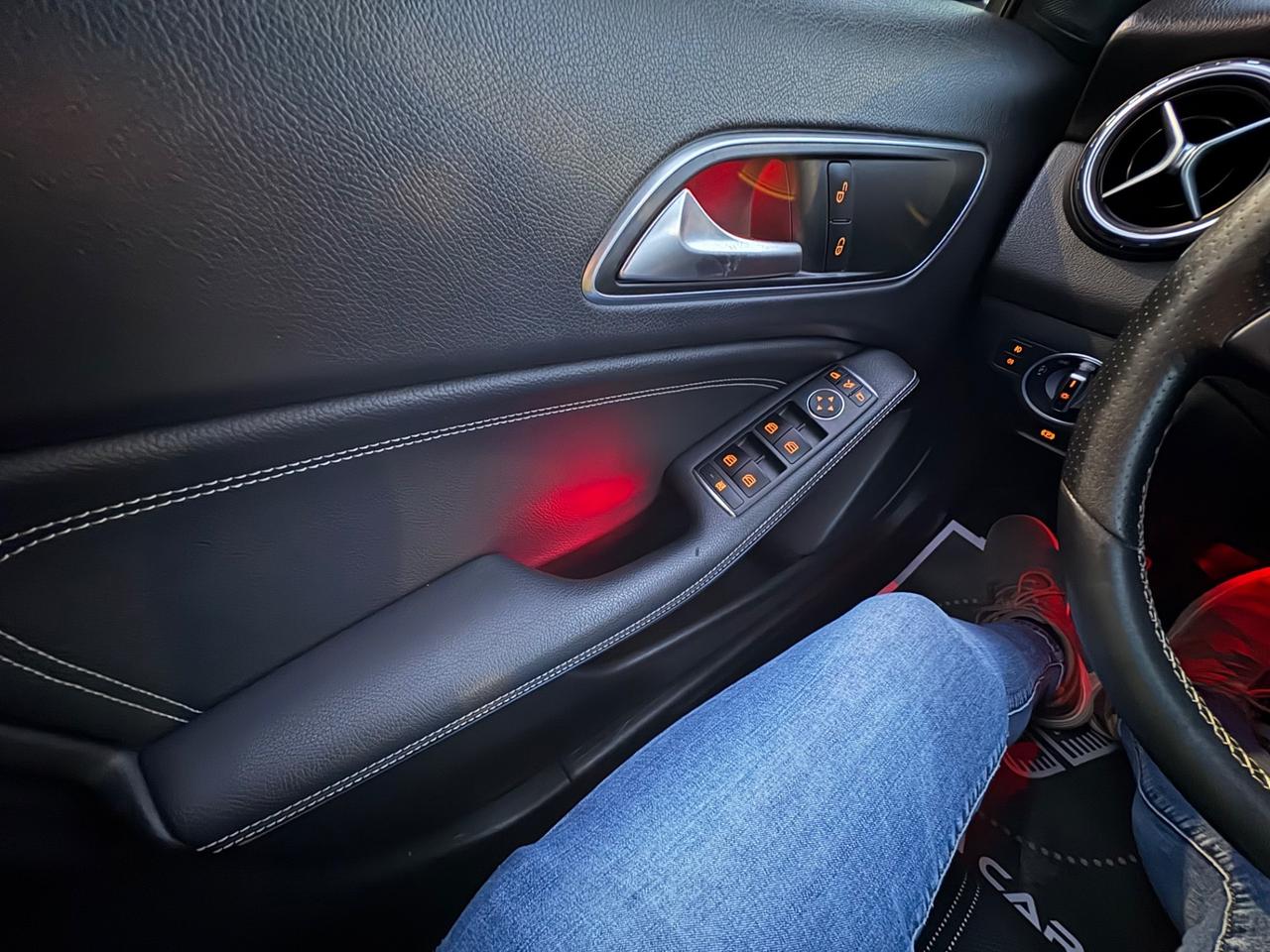 Mercedes-benz GLA 180 d Sport LED INTERNO CERCHI AMG