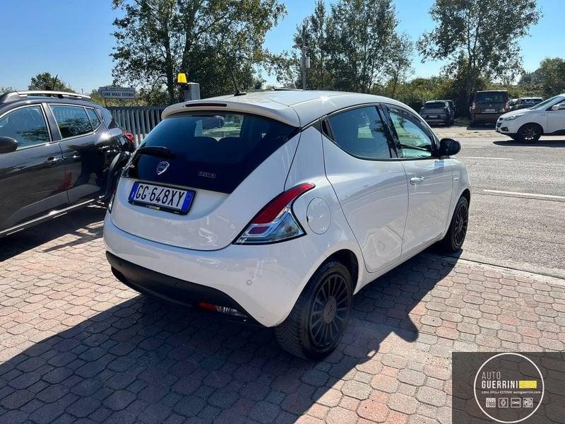 Lancia Ypsilon Ypsilon 1.0 FireFly 5 porte S&S Hybrid Ecochic Silver