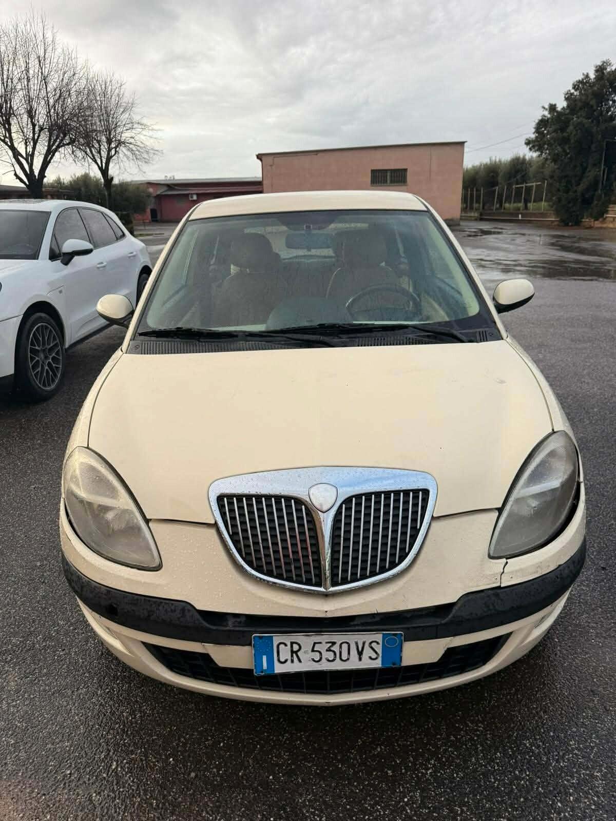 Lancia Ypsilon 1.4 16V Platino