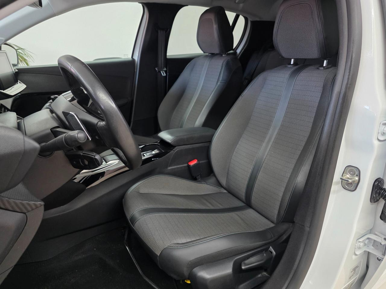 PEUGEOT 208 PURETECH 100cv EAT8 S&S ALLURE