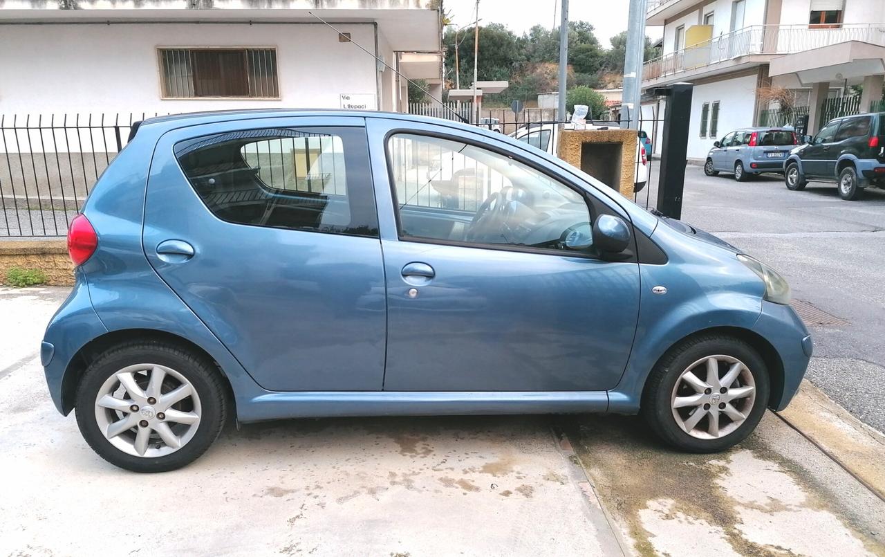 Toyota Aygo 1.0 12V VVT-i 5 porte Sol