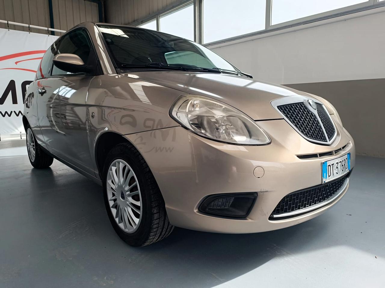 Lancia Ypsilon 1.3 MJT 75 CV Oro