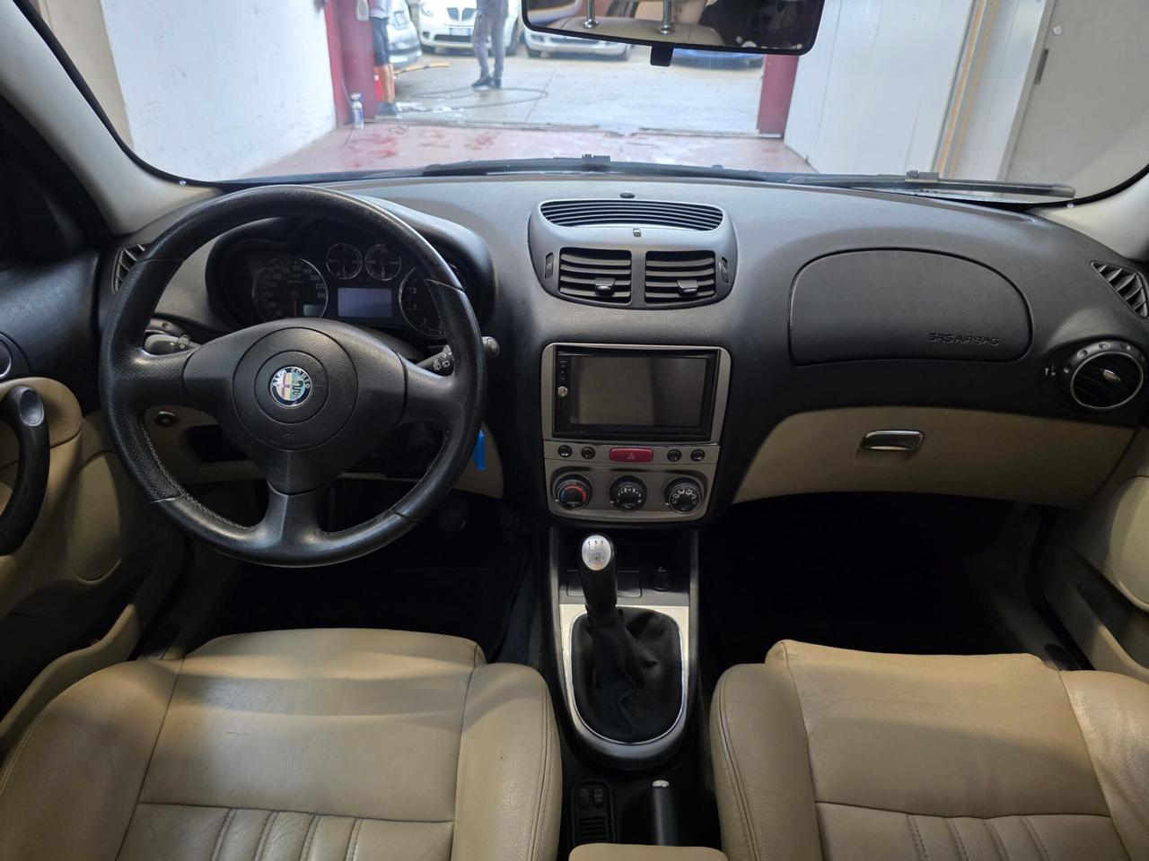 Alfa Romeo 147 1.6 16V 5P BLACK LINE GPL