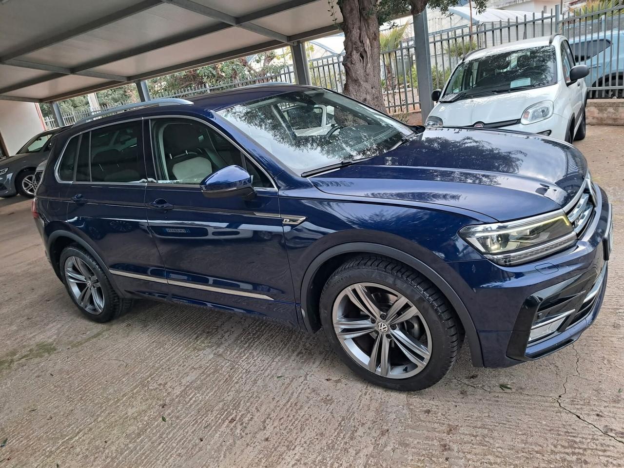 Volkswagen Tiguan 2.0 BiTDI SCR DSG 4MOTION Executive R-Line BMT