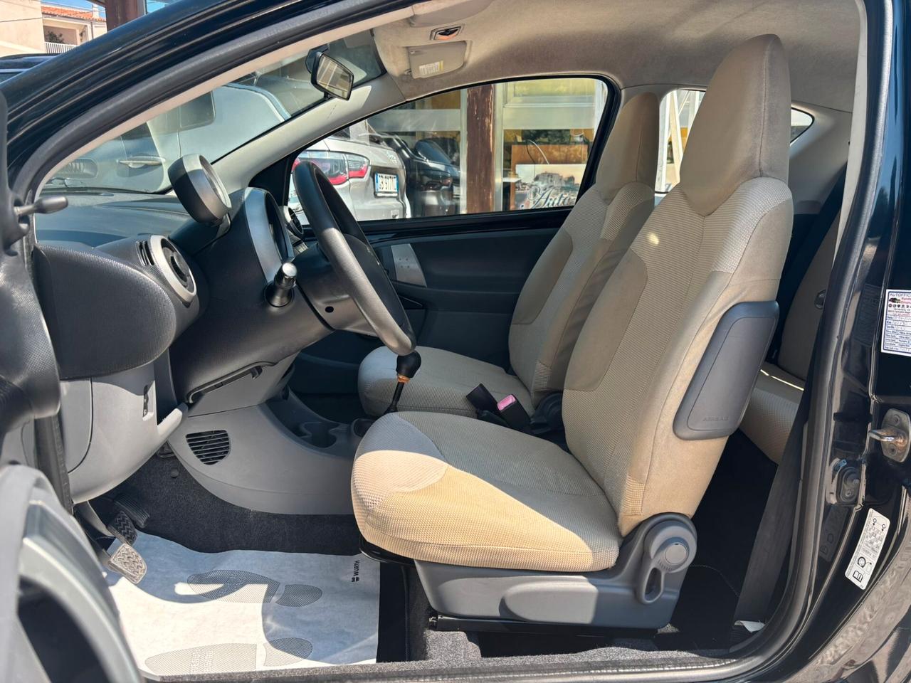 PEUGEOT 107 1.0 B - 2008