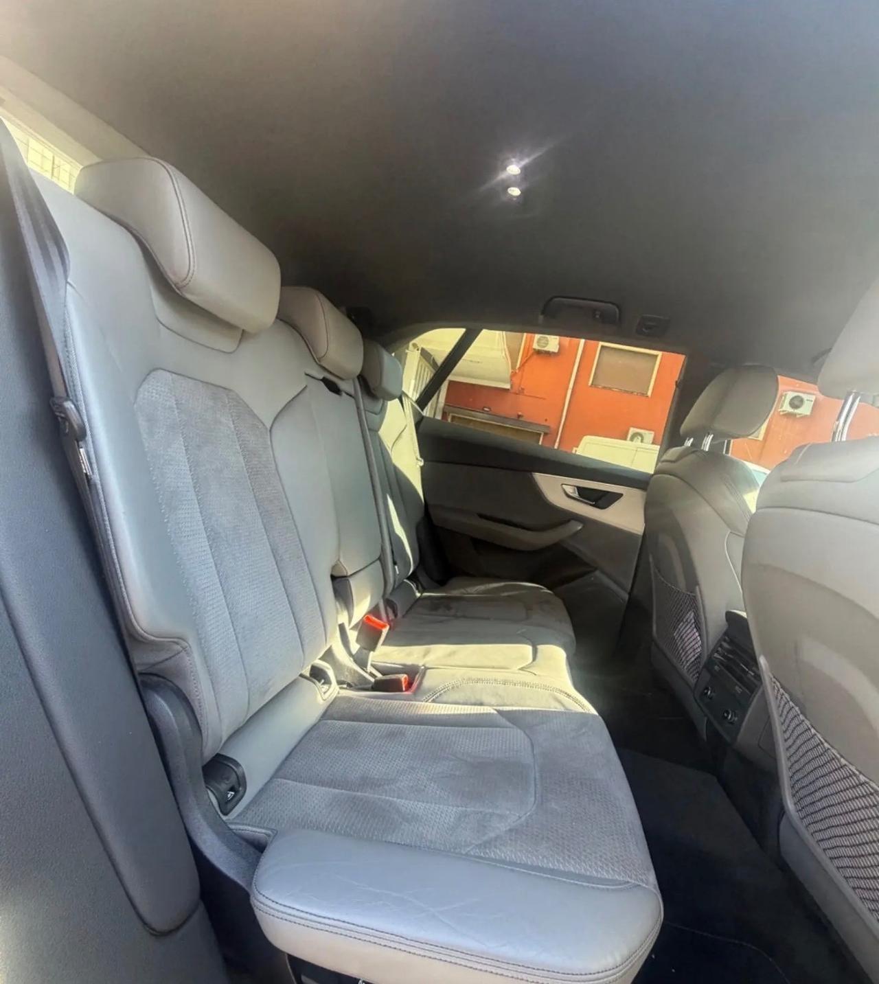 Audi Q8 55 TFSI quattro tiptronic Sport