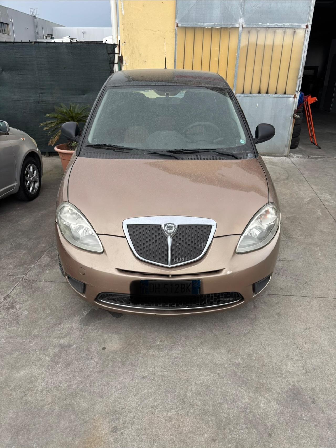 Lancia Ypsilon 1.2 Argento neo patentato