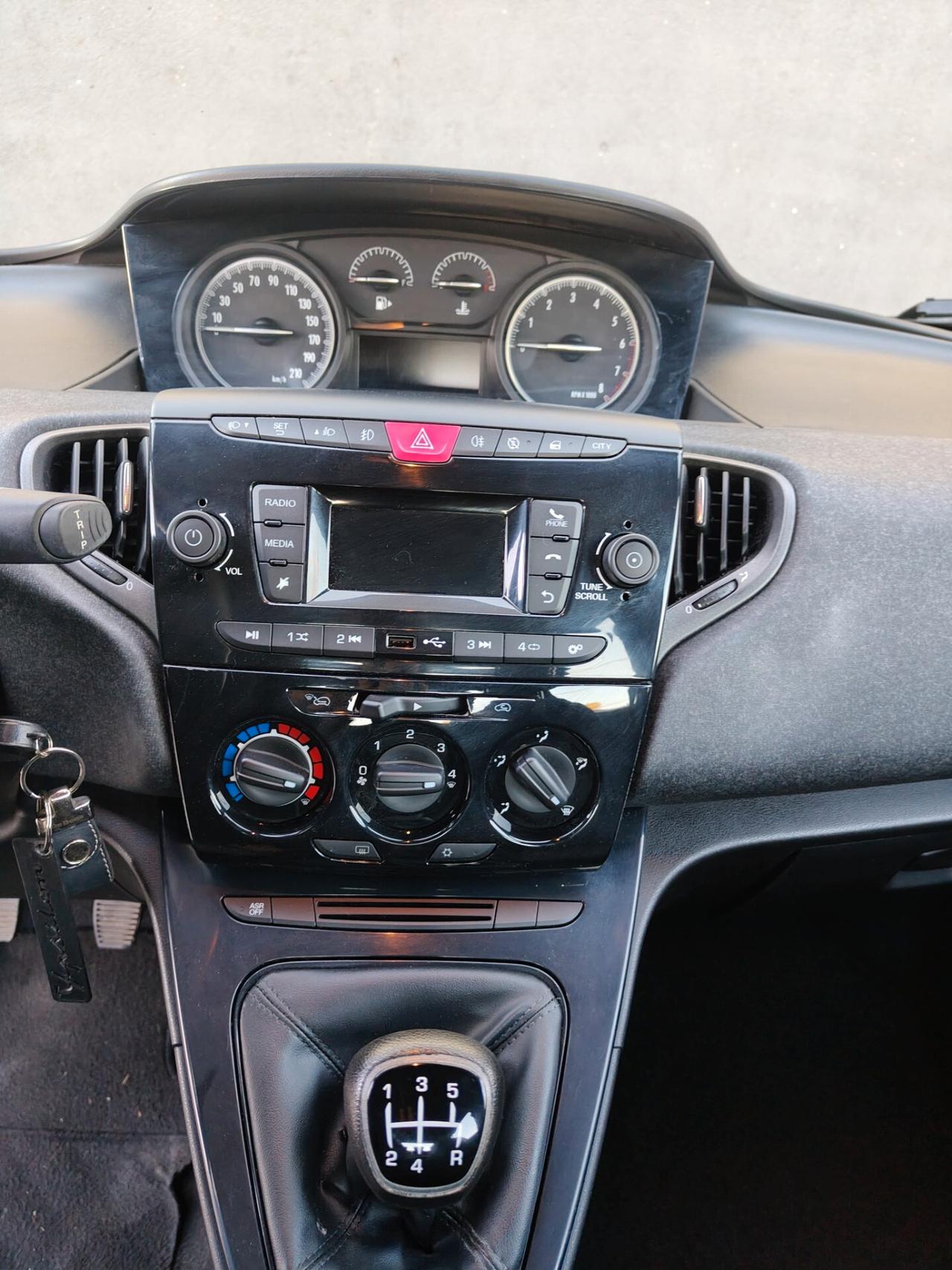 Lancia Ypsilon 1.2 69 CV 5 porte GPL Ecochic Monogram