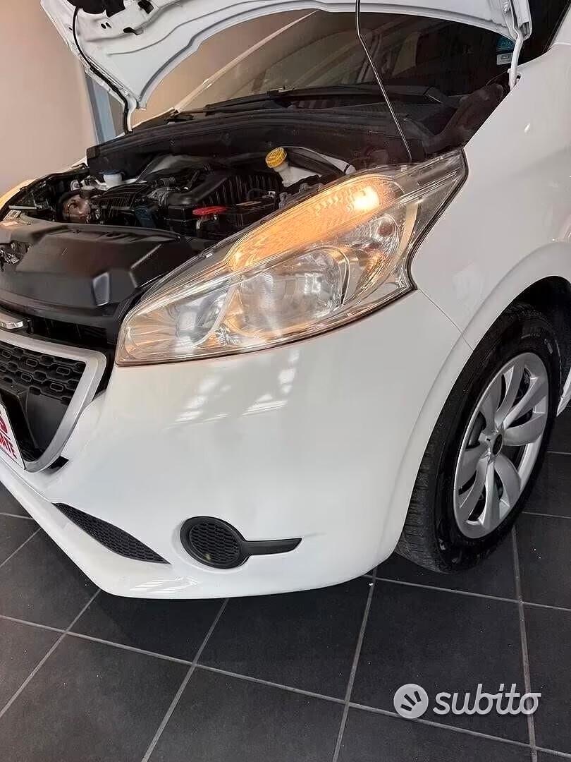 AUTO ITALIANA- PEUGEOT 208 1.0 BENZINA - NEOPATENTATI