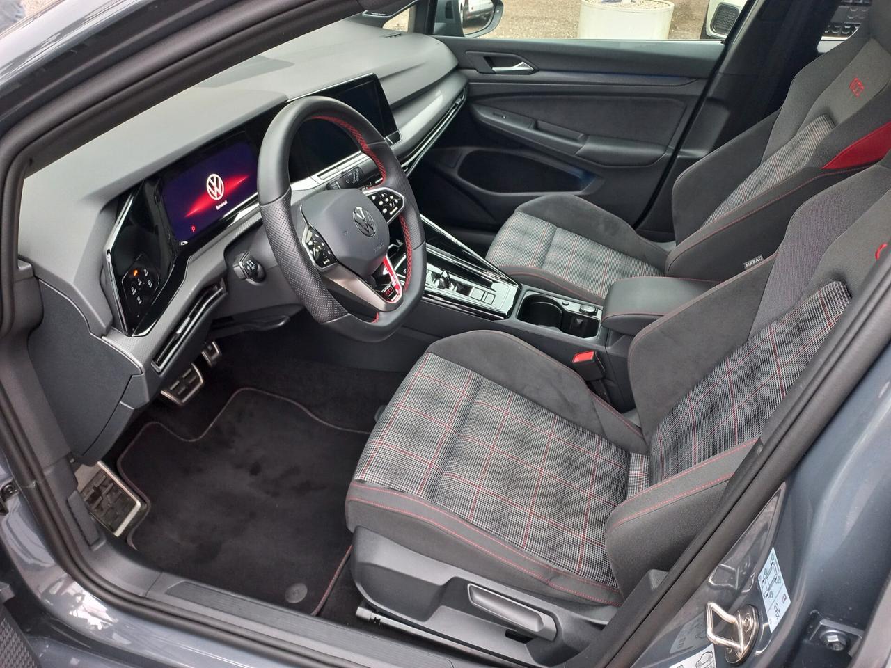 Volkswagen Golf GTI 2.0 TSI DSG