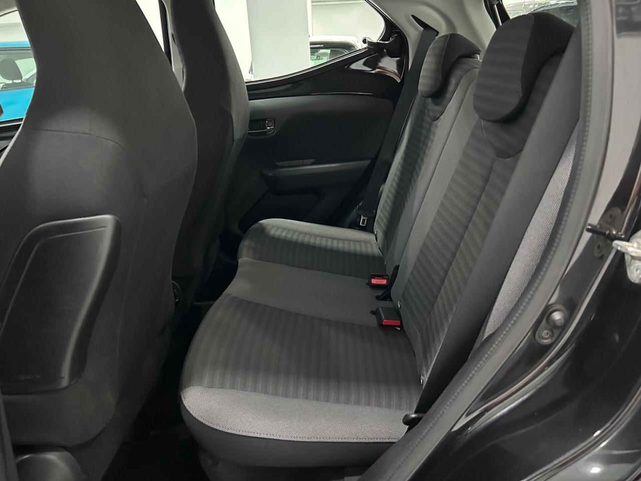 Toyota Aygo 1.0 VVT-i 72CV 5 porte x-play 29.000KM