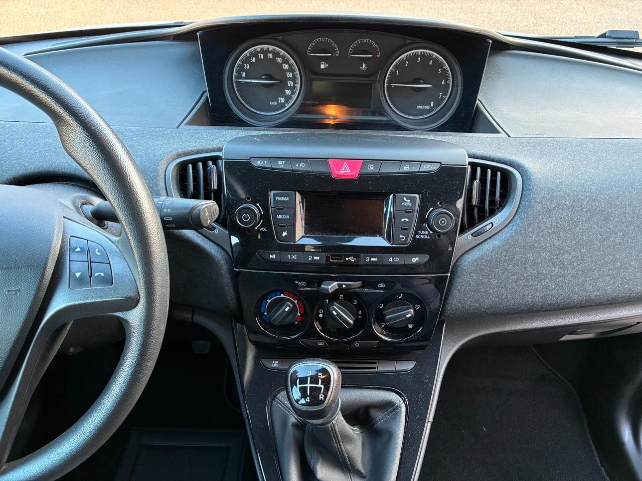 Lancia Ypsilon 1.2 69 CV 5 porte Elefantino