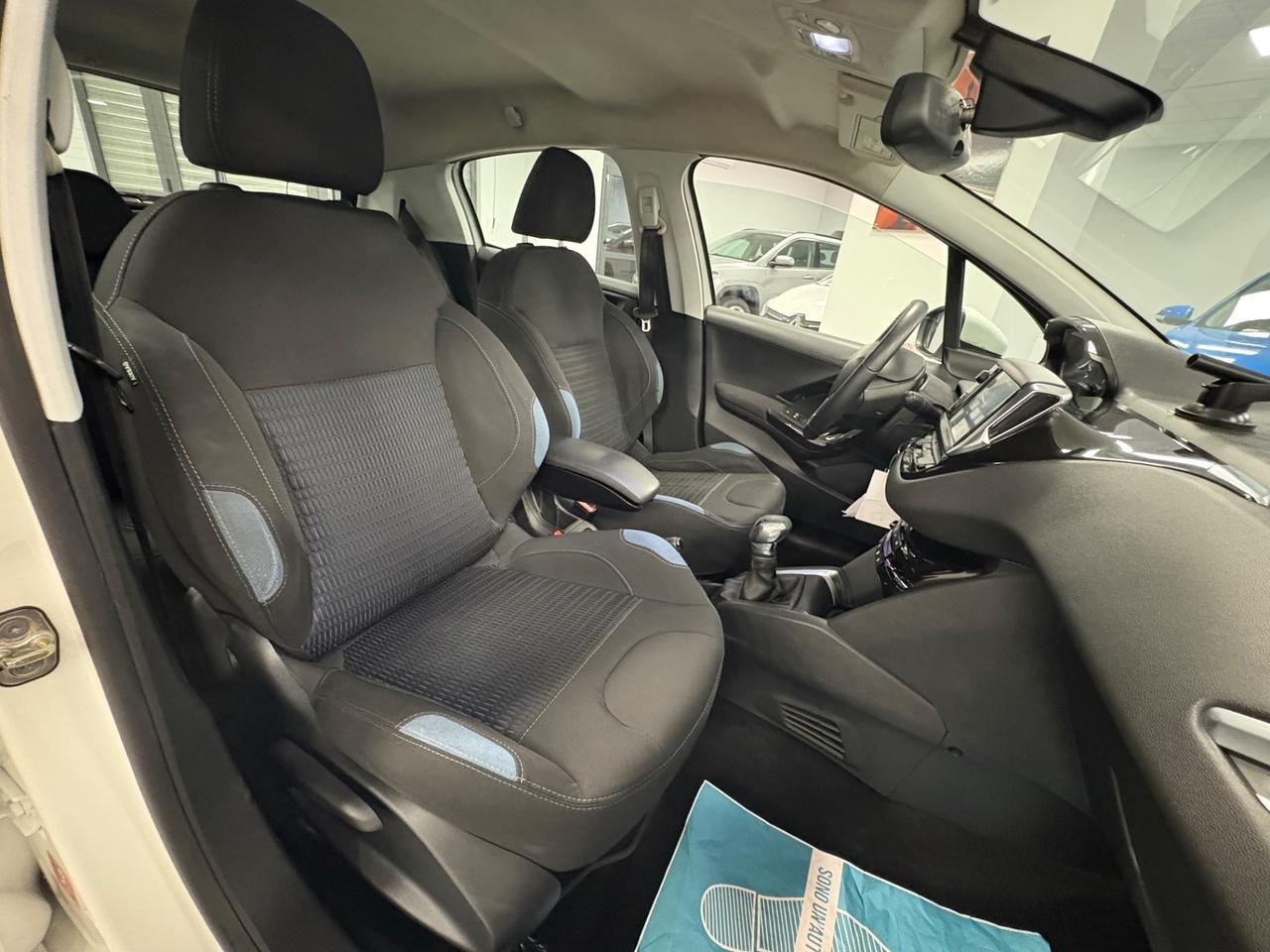 Peugeot 208 1.6 hdi 92 CV 2013 neopatentati