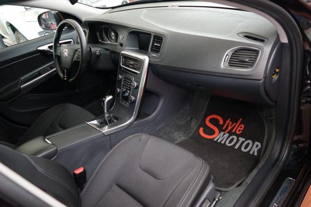 VOLVO V60 D2 Kinetic Certificata Pari al Nuovo