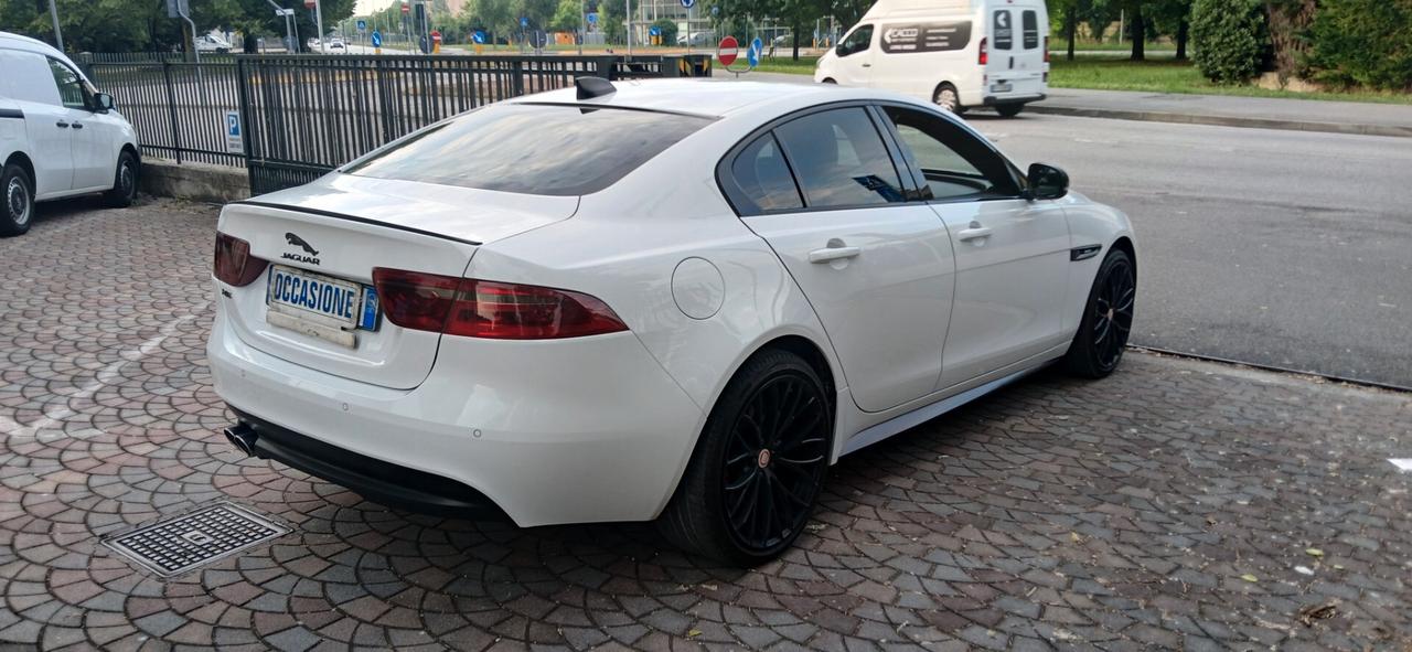 Jaguar XF 2.0 D 180 cv automatica look sportivo