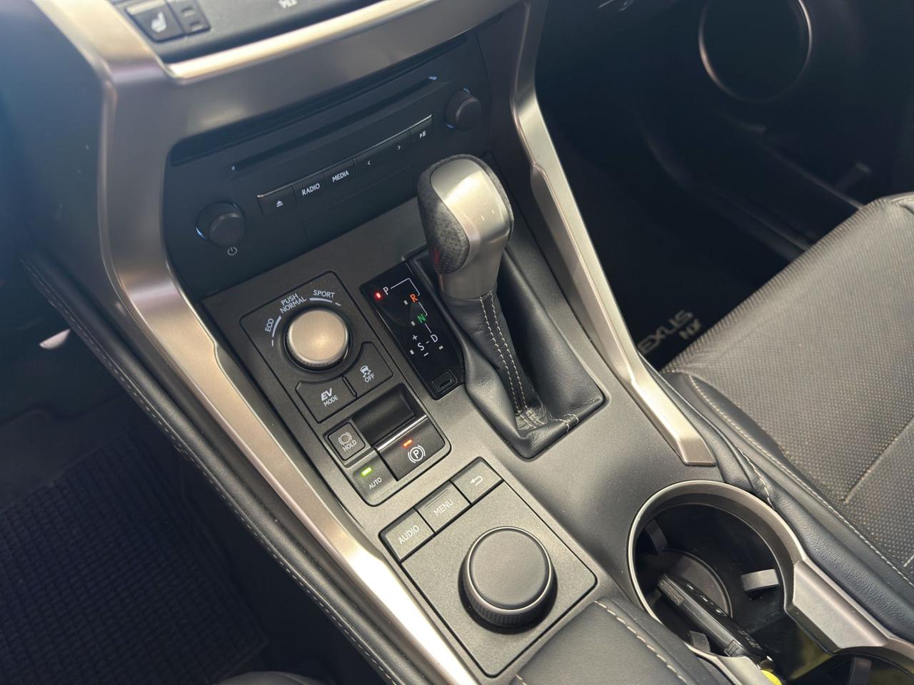 Lexus NX 300h 2.5 F-Sport 4wd cvt