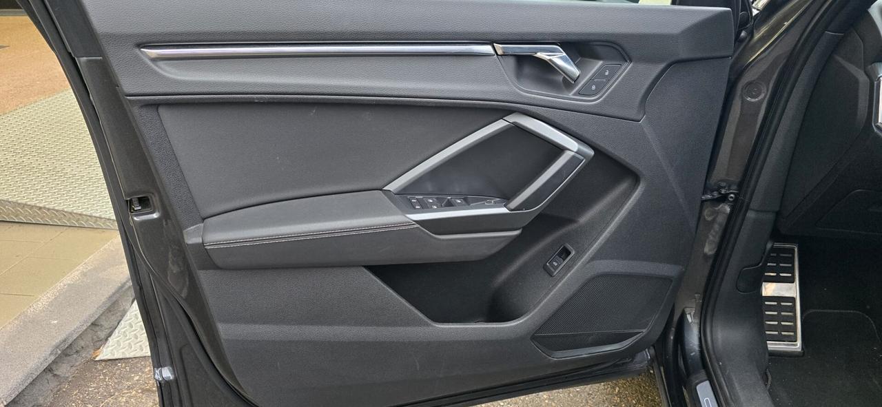 Audi Q3 40 TDI CON TETTO quattro S tronic line edition