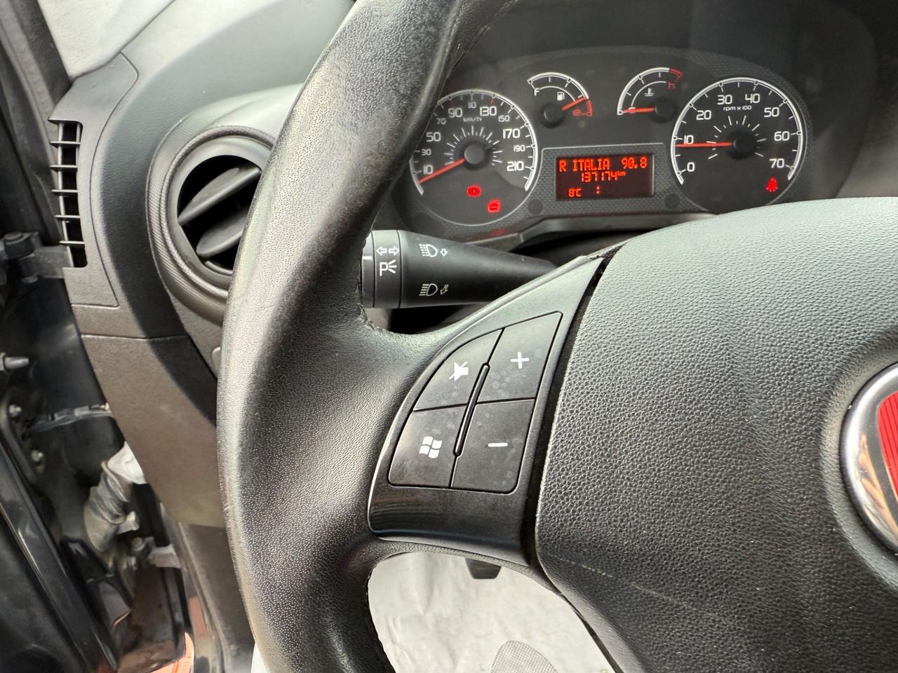 Fiat Qubo 1.3 MJT 95 CV Trekking GANCIO TRAINO