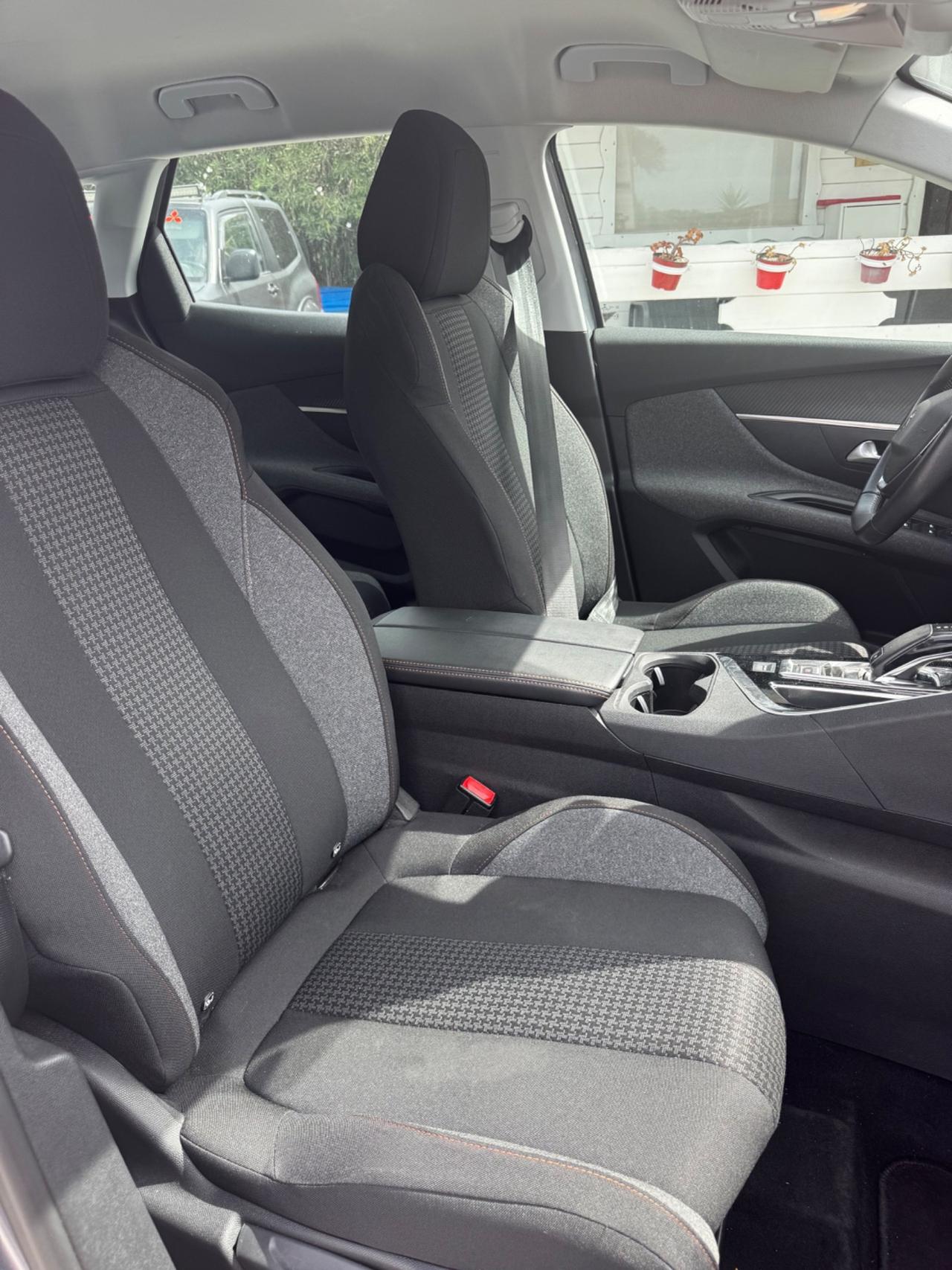 Peugeot 3008 BlueHDi 130 S&S EAT8 Active