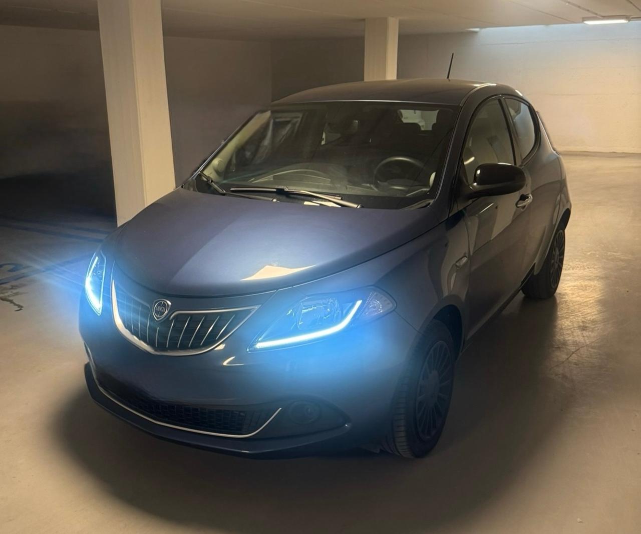 Lancia Ypsilon 1.0 FireFly 5 porte S&S Hybrid Silver