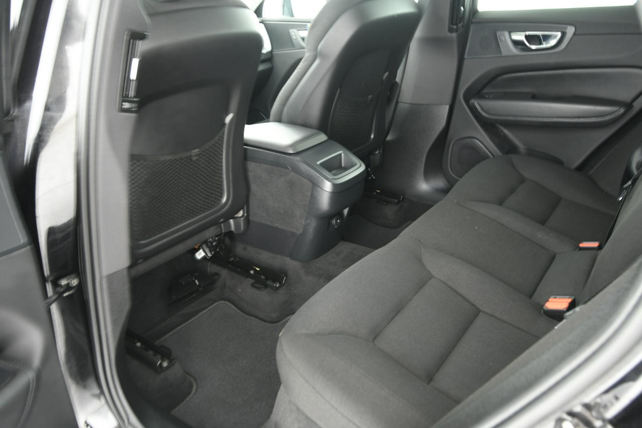 VOLVO XC60 2.0 b4 Momentum Pro awd auto CAMERA+C18"