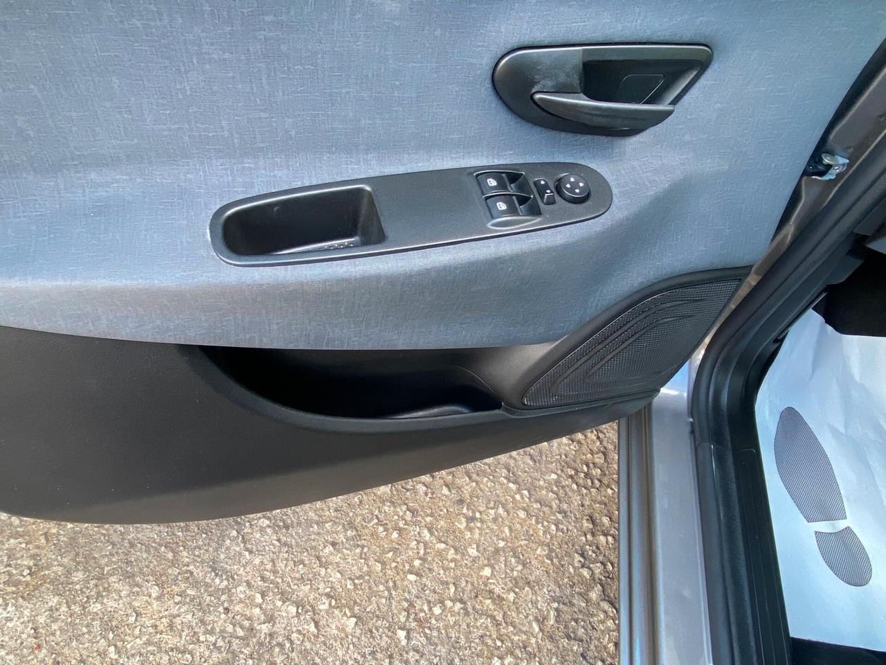 Lancia Ypsilon 1.0 FireFly 5 porte S&S Hybrid Gold