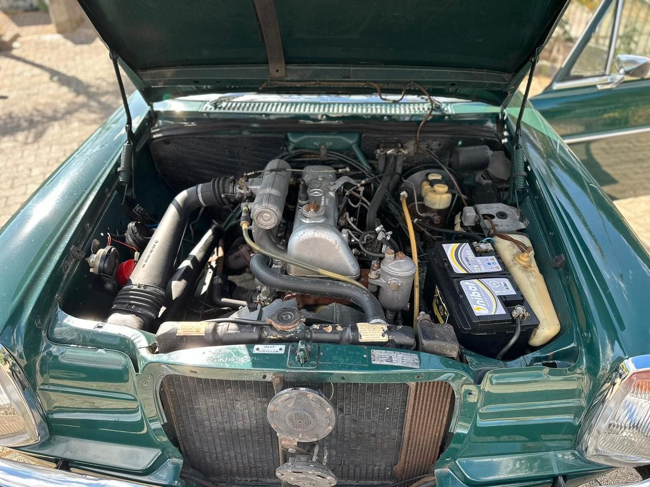 Mercedes-benz 220 220D