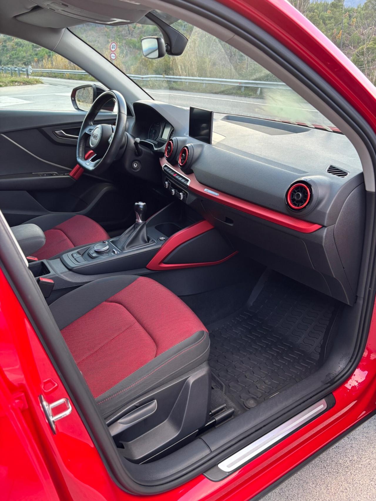 Audi Q2 1.6 TDI S line RED Edition