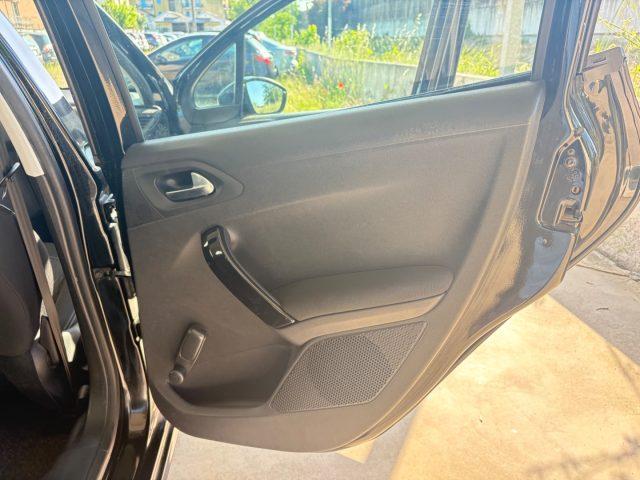 PEUGEOT 208 1.2 82cv 5 porte POCHI CHILOMETRI OK NEOPATENTATI