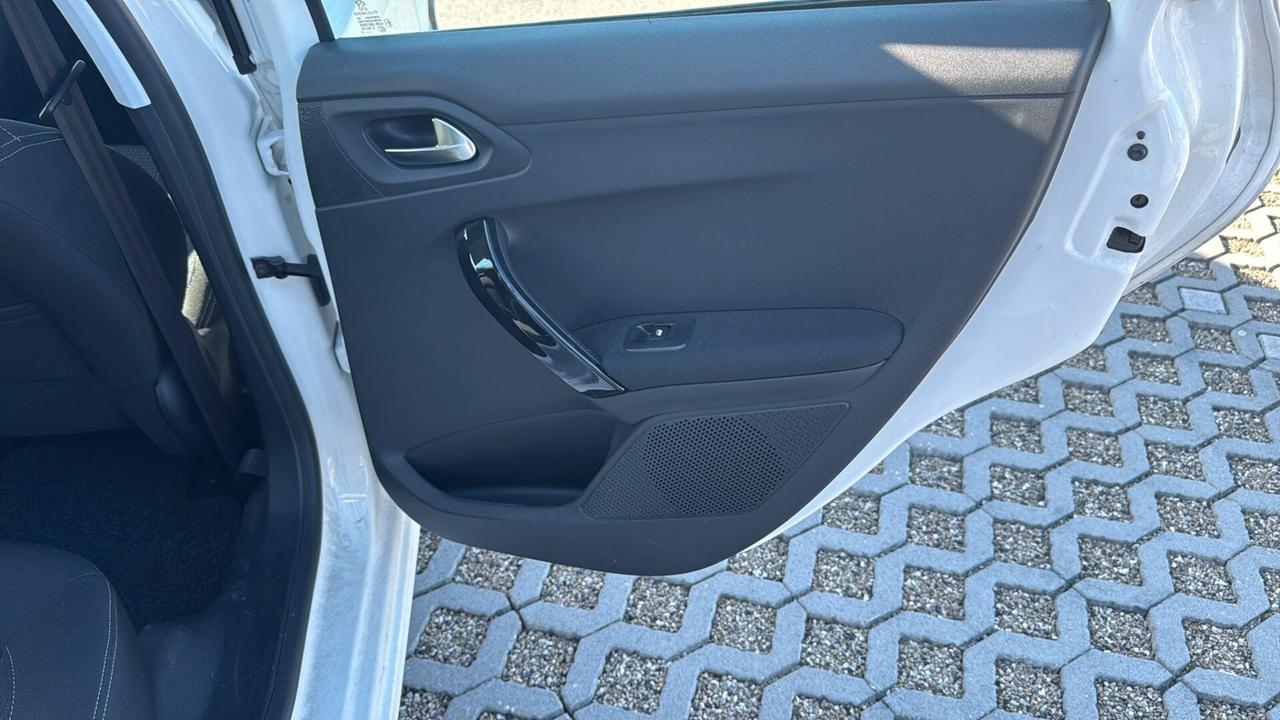 Peugeot 208 PureTech 82 5 porte Allure
