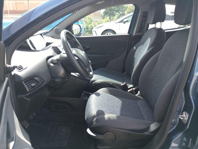 Lancia Ypsilon 1.0 FireFly 5 porte S&S Hybrid Silver